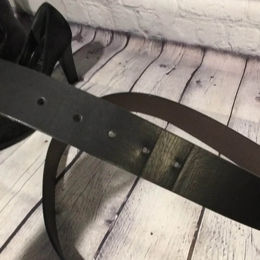 Guess Mens black belt with silver tone hardware Sz 42 🪬 like new!